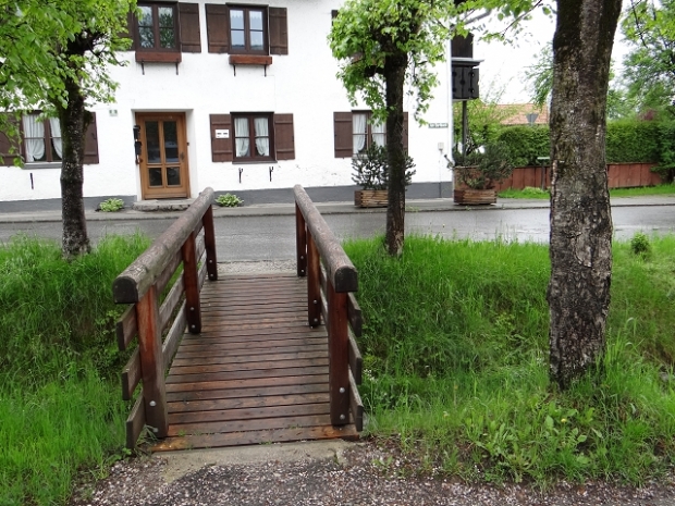 Fußwegbrücke / Dorfbach