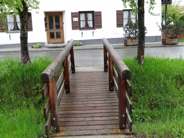 Fußwegbrücke / Dorfbach
