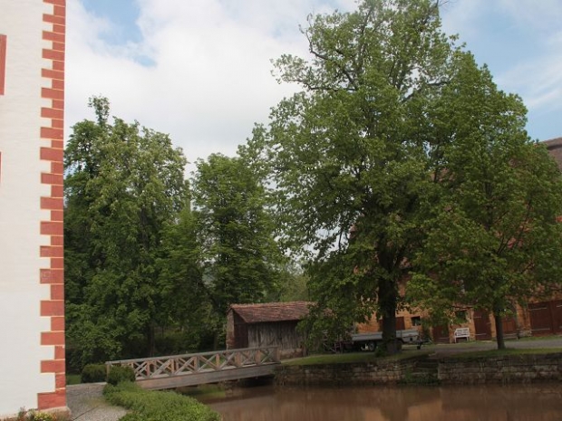  Fußwegbrücke Schloß Groß Kochberg / Schloßgraben 
