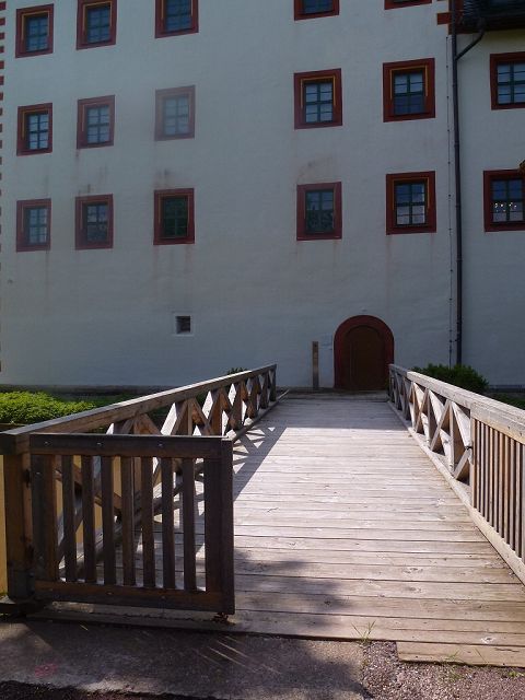 Fußwegbrücke Schloß Groß Kochberg / Schloßgraben