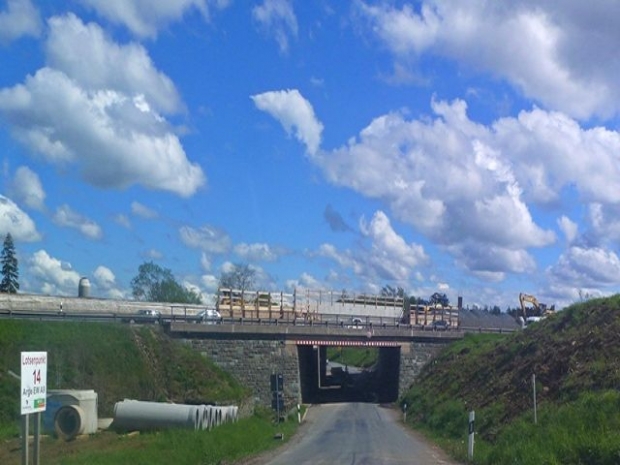 A 9 Autobahnbrücke / L 1103 Ortsstraße, aus der Phase des 2x3spurigen Umbaus