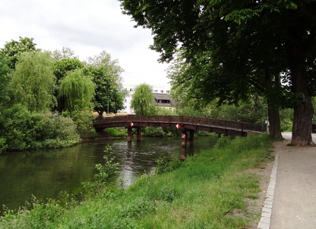 Rad- Fußwegbrücke / Hauptspree südlich Wassergasse