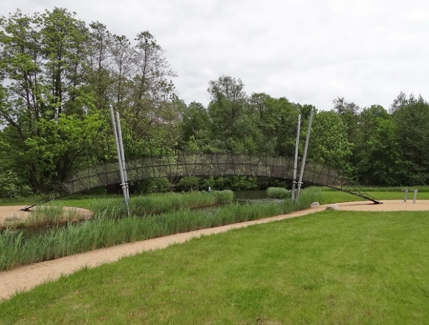 Sportliche Fußwegbrücke