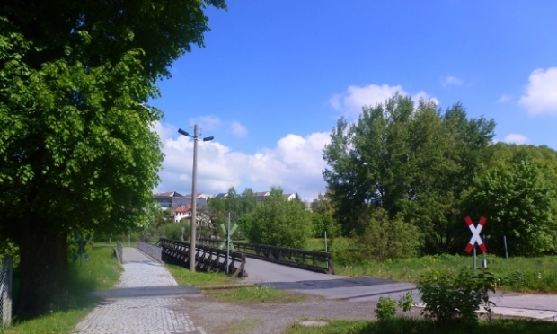 Strassenbrücke Komtursteig / Wisenta , rechts im Bild