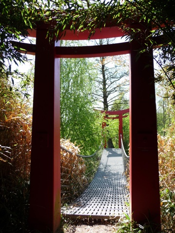 Chinesisch - Japanische Brücke im Park Dennenlohe 