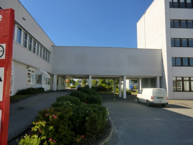 Gebäudeverbindungsbrücke / Industriehof