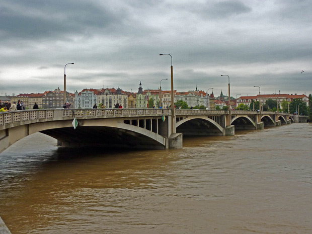 Jirásek-Brücke/Hochwasser