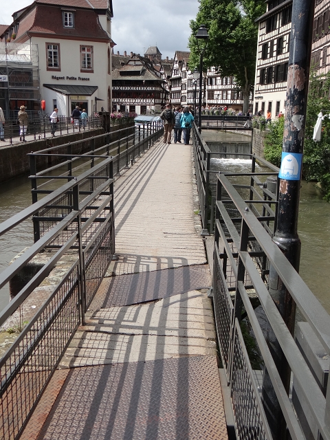Pont chemin a pied / Ill an der Schleuse