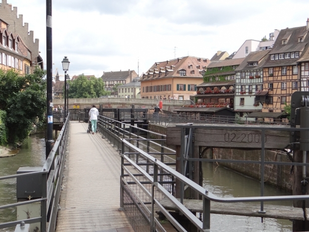 Pont chemin a pied / Ill an der Schleuse