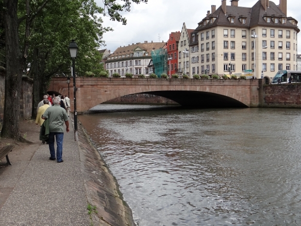Pont de Rue de la Division Leclerc / Ill et 1 chemin a pied au bord