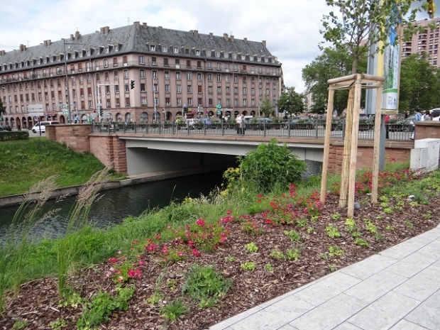 Pont de Rond - point Pierre Mendes France / Canal du Rhone au Rhin