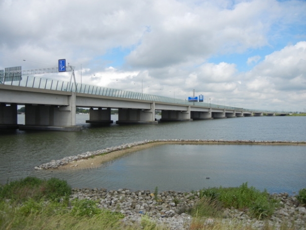 A 10 Autobahnbrücke Ringweg Oost - Zeeburgerbrug ) Hafengewässer