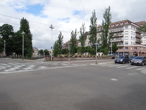 Pont de Rue de la Division Leclerc / Ill et 1 chemin a pied au bord