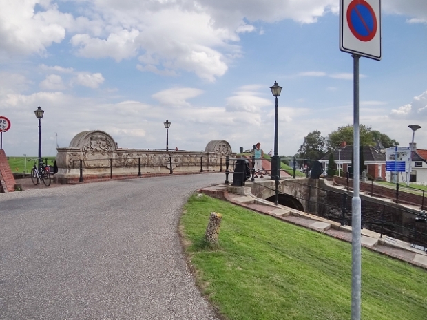 Straßenbrücke Schepperbuurt / Fluß zum Dollart