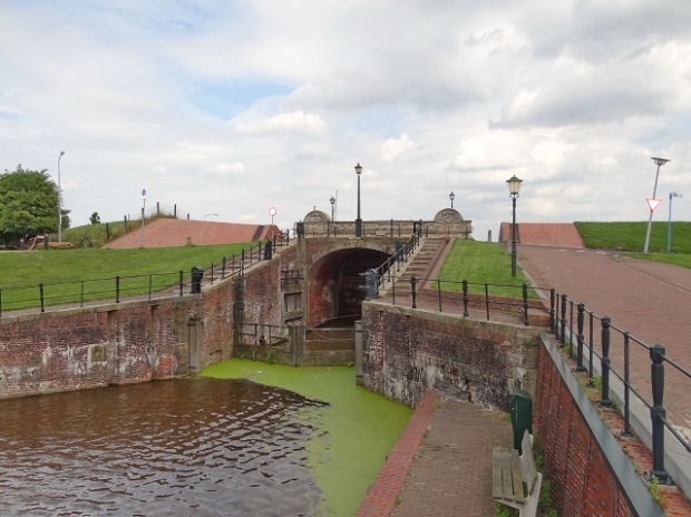 Straßenbrücke Schepperbuurt / Fluß zum Dollart