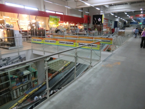 Fußwegbrücke / im Baumarkt OBI an der B1 / 5 in Mahlsdorf