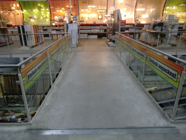 Fußwegbrücke / im Baumarkt OBI an der B1 / 5 in Mahlsdorf