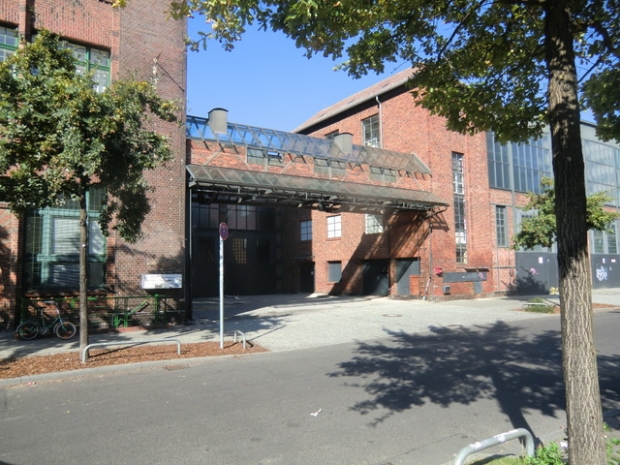 ehem. Industriegebäudeverbindungsbrücke / Werkseinfahrt