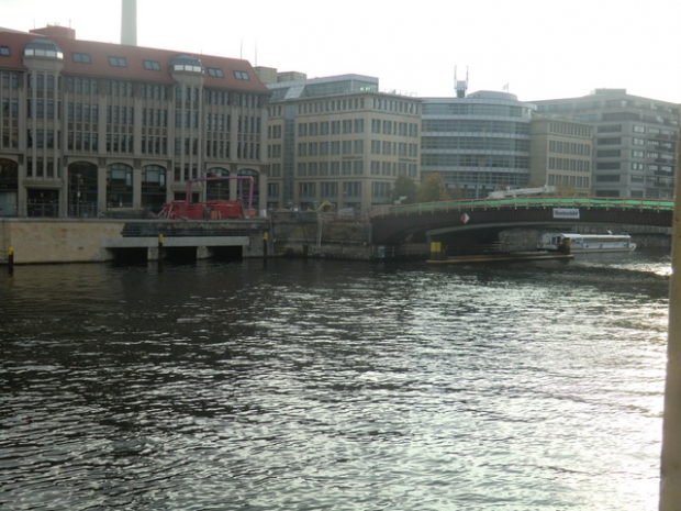 Brücke Burgstrasse / Mischwasserspreezulauf aus Kanalisation