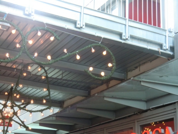 Fußwegbrücke Nord am Storchenhof / Einkaufspassage