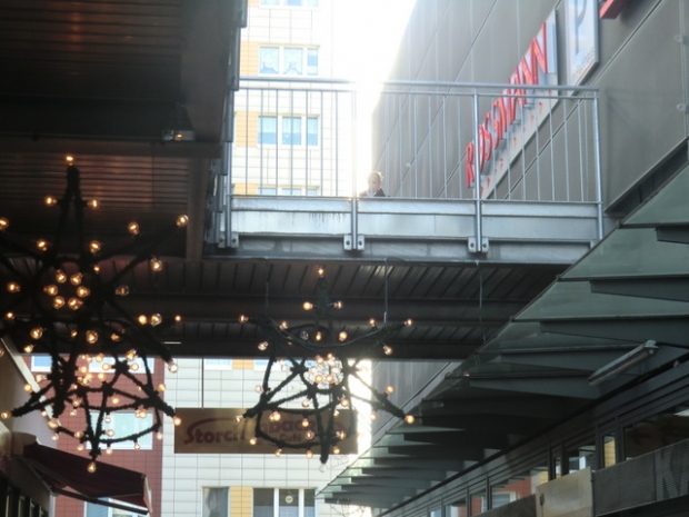 Fußwegbrücke Süd am Storchenhof / Einkaufspassage