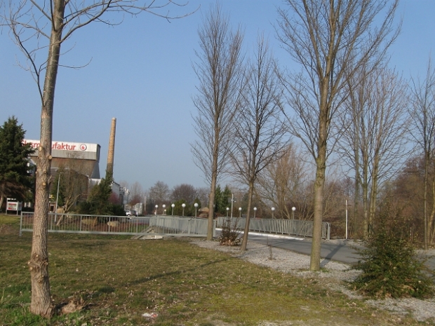 Straßenbrücke bei der Glasmanufaktur / Holtemme
