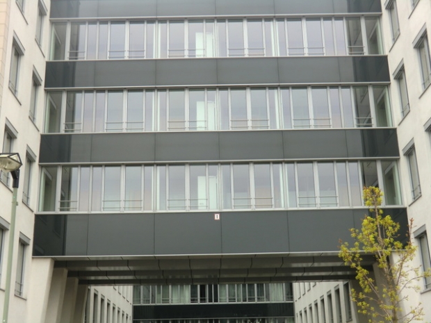 Hausverbindungsbrücke / Offener Hof