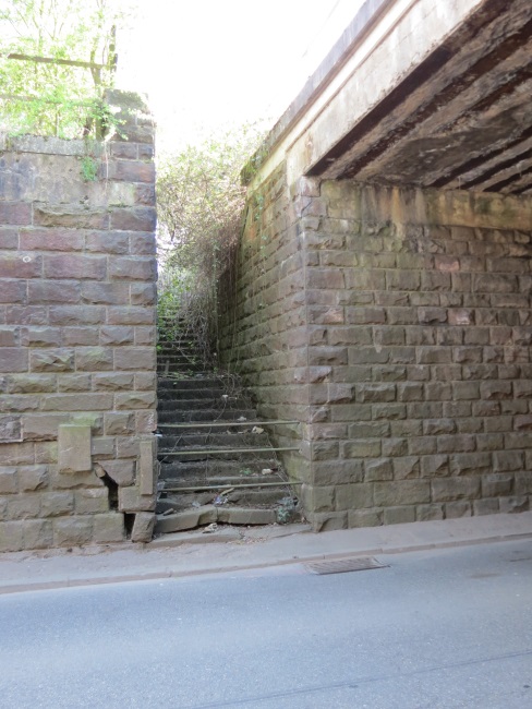 Treppe neben Bauwerk 2