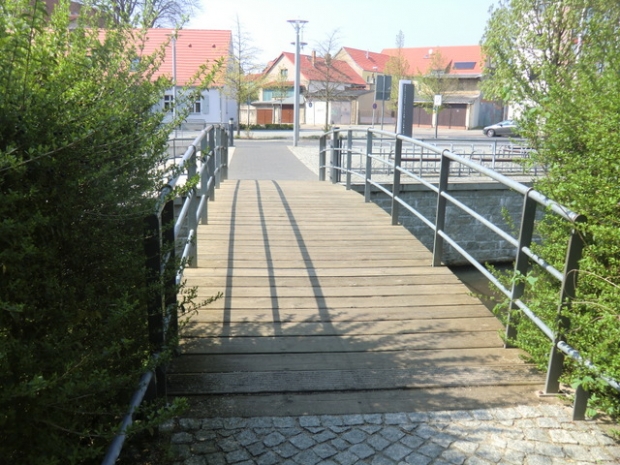 1. Fußwegbrücke bei Kreisverwaltung Teltow Fläming / Nuthe