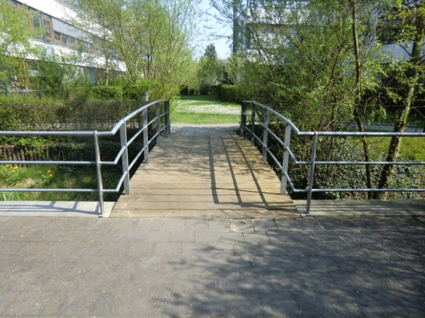 4. Fußwegbrücke bei Kreisverwaltung Teltow Fläming / Nuthe