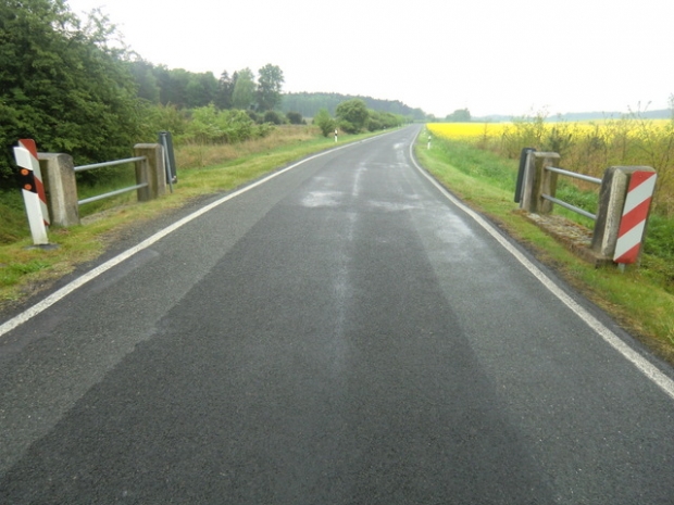 K6933 Borner Straßenbrücke / Graben
