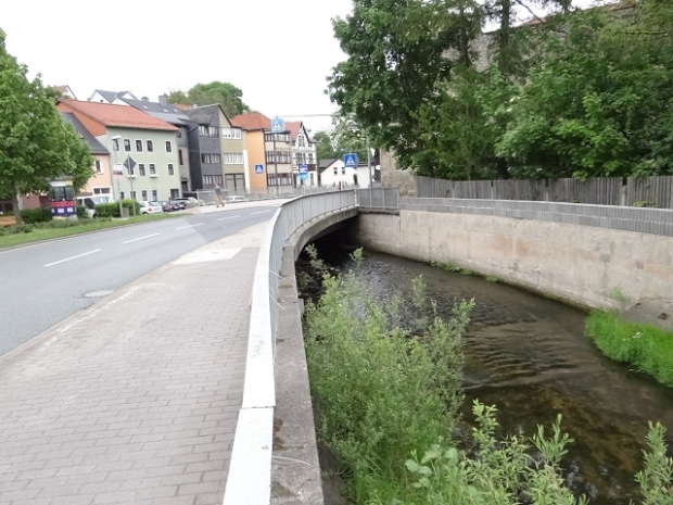 B88 Bahnhofstraßenbrücke / Rinne