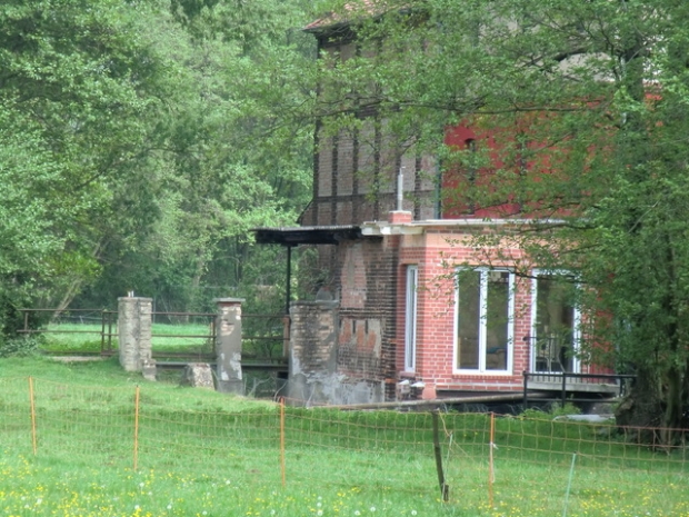 Rohr- und Fußwegbrücke / Rossel
