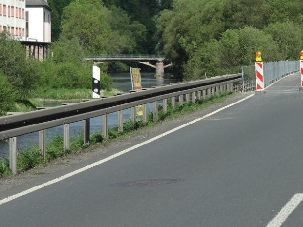 Straßenbrücke Neumühlenweg / Saale