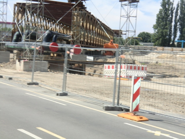 Rohrleitungenbrücke / A 100 Neue Verlängerungstrasse
