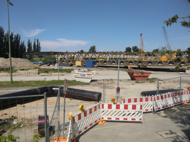 Rohrleitungenbrücke / A 100 Neue Verlängerungstrasse