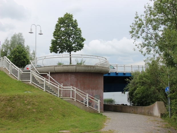 EÜ und Peenemünder Straßenbrücke / Peene in Wolgast