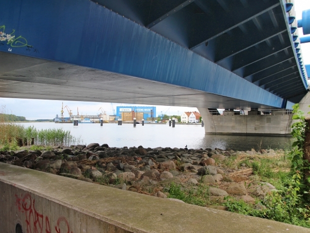 EÜ und Peenemünder Straßenbrücke / Peene in Wolgast