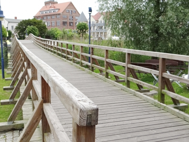 Fußwegbrücke zum Museum Wolgast / Peene