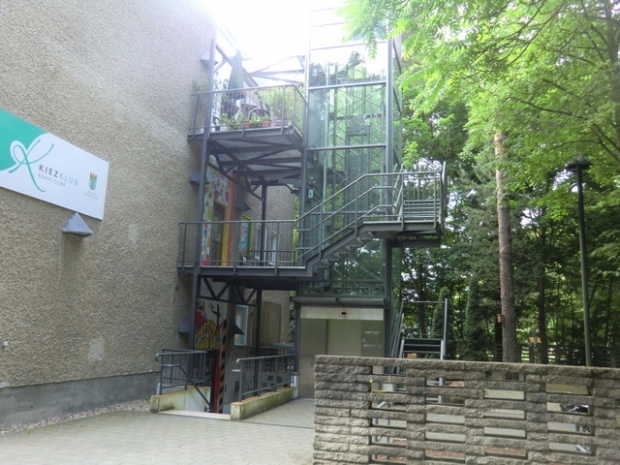 Zugangsbrücke zum Kiezclub Rahnsdorf in 2 Etagen