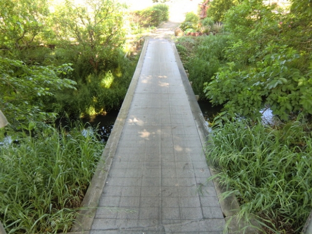 2. Fußwegbrücke zum Garten / Planenebenarm