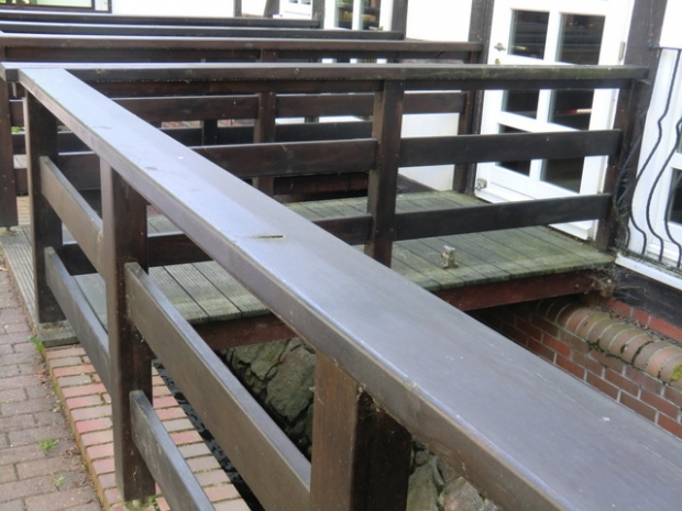 1. Hauszugangsbrücke / Teichabfluß