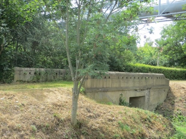 Bahnbetriebswegbrücke / Entwässerungsgraben, links im Bild