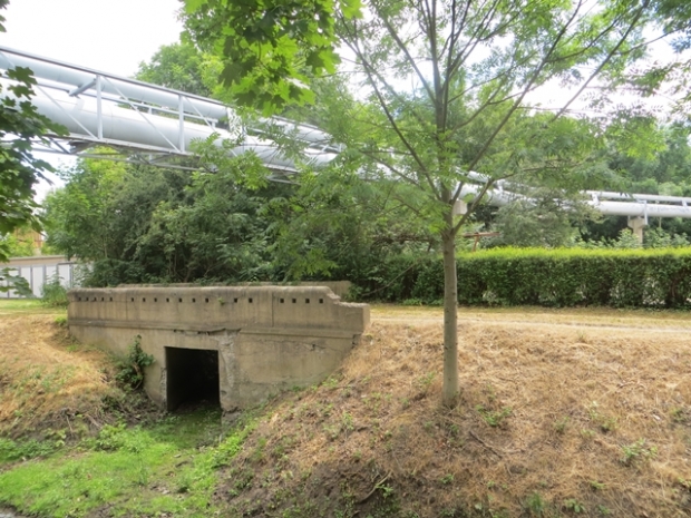 Bahnbetriebswegbrücke / Entwässerungsgraben, links im Bild