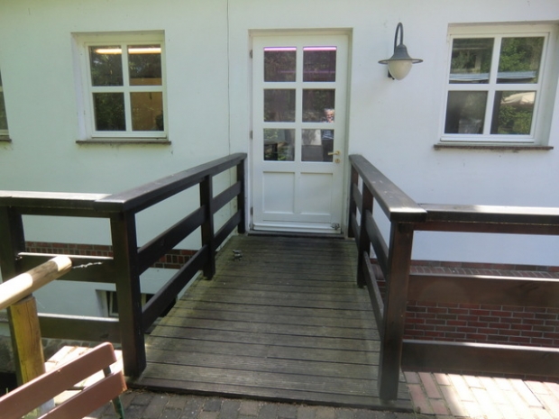 3. Hauszugangsbrücke / Teichabfluß