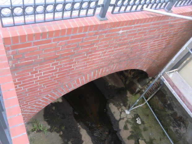 Straßenbrücke der Einheit / Belziger Bache