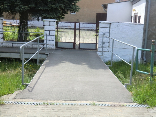 Hofzufahrtbrücke nahe der BAS 72304 / Belziger Bach