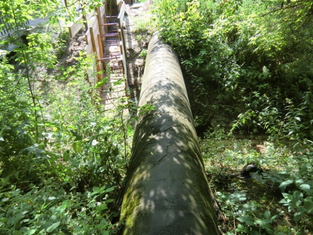 Rohrbrücke neben der BAS 38843