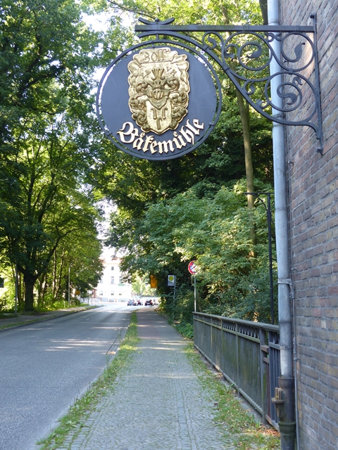 Fußwegbrücke am Haus der Bäkemühle / Bäke