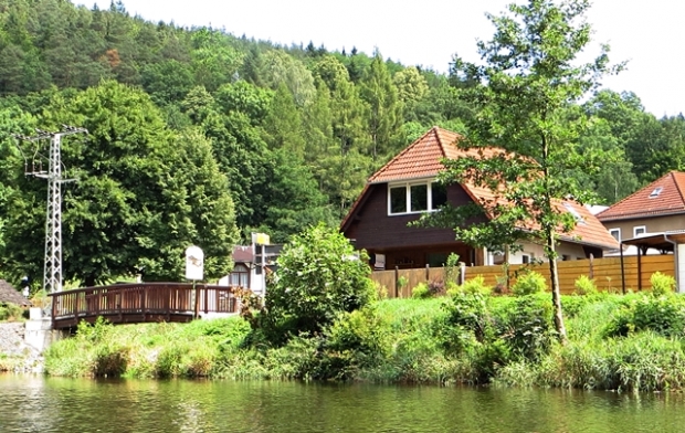 Fußwegbrücke / Plothenbach